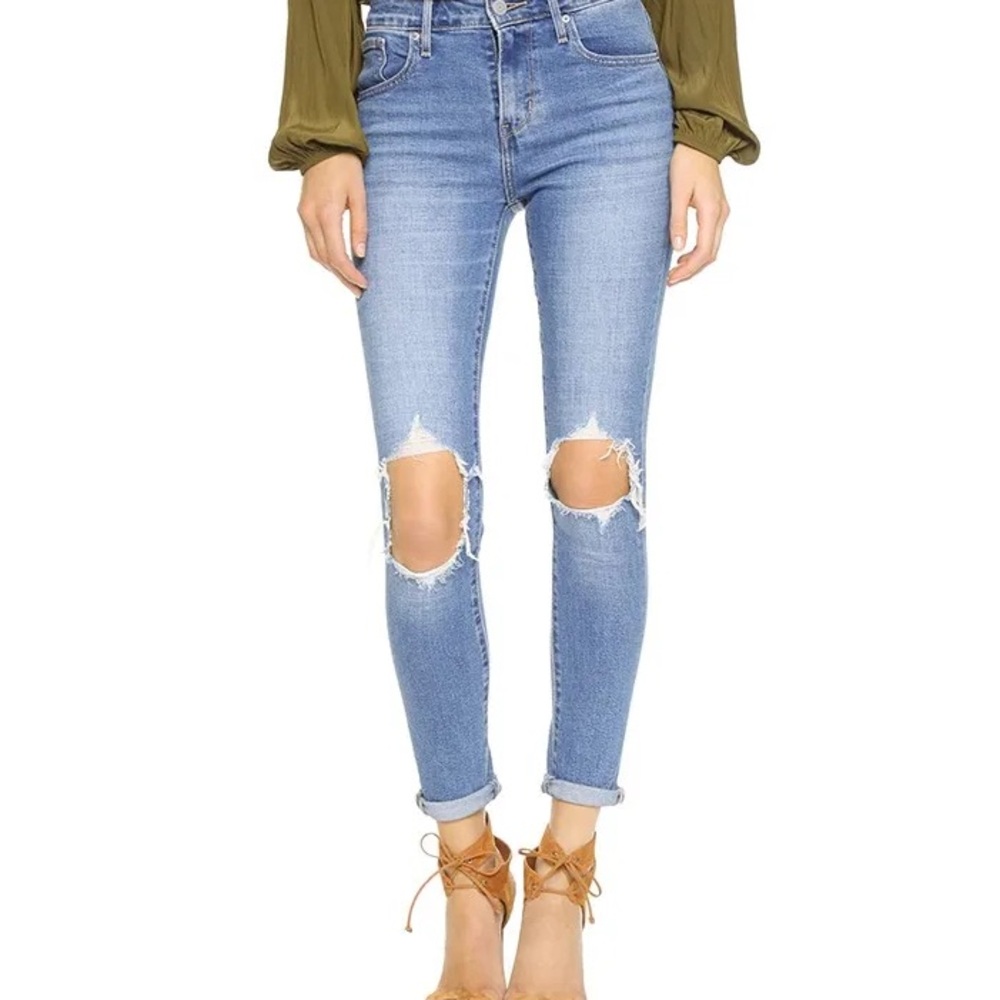 Levi’s 721 High Rise Distressed Skinny Jeans in Rugged Indigo size 24